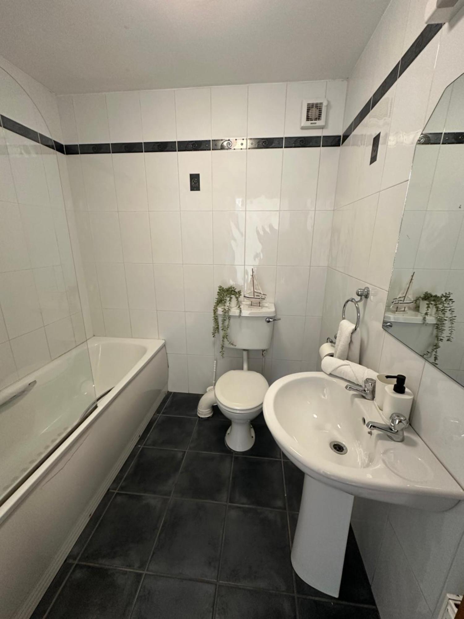 Waterlane Apartments Голвей Екстер'єр фото